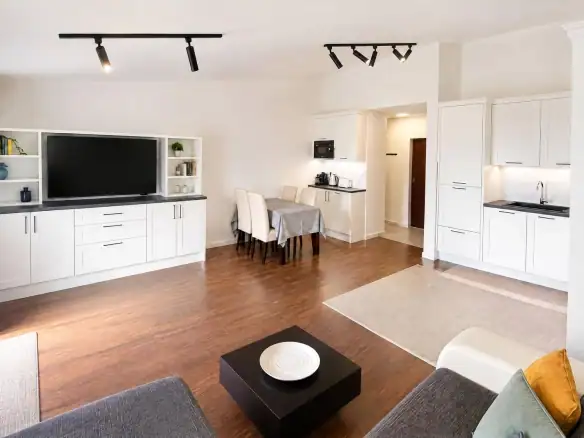 Izdavanje: Dvosoban stan 93 m² – Petrovac, Budva — fotografija 3