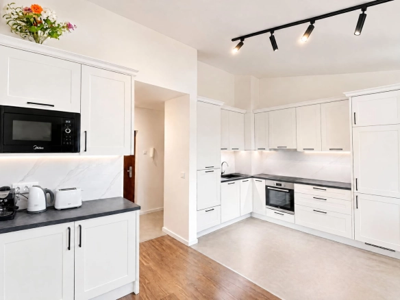 Izdavanje: Dvosoban stan 93 m² – Petrovac, Budva — fotografija 4
