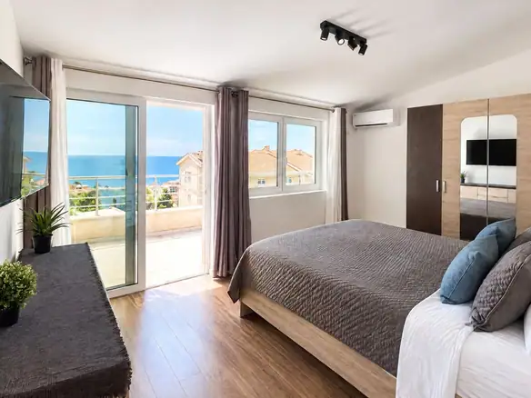 Izdavanje: Dvosoban stan 93 m² – Petrovac, Budva — fotografija 7