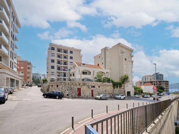 Dvosoban stan 84 m² – Bečići, Budva — fotografija 9