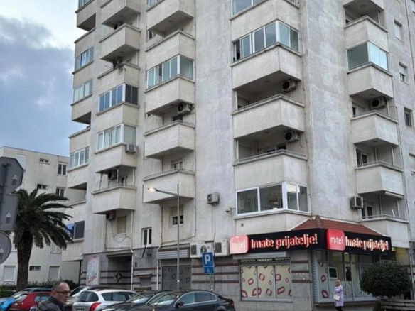 Dvosoban stan 76 m² – Bar — fotografija 2