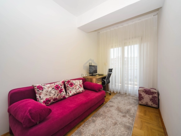 Izdavanje: Trosoban stan 95 m² – City kvart, Podgorica — fotografija 8