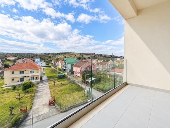 Izdavanje: Trosoban stan 130 m² – Dalmatinska, Podgorica — fotografija 16