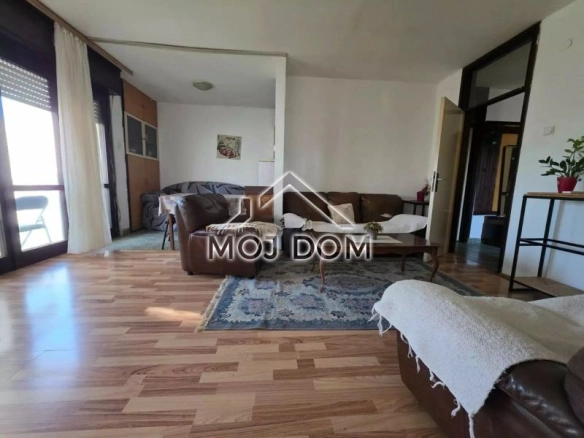 Trosoban stan 84 m² – Bar — fotografija 2