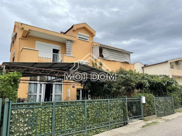 Kuća sa četiri stana u Zagoriču