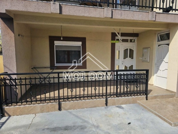 Izdavanje: Trosoban stan 100 m² – Masline, Podgorica — fotografija 2