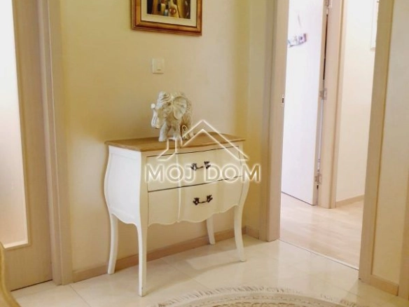 Izdavanje: Trosoban stan 100 m² – City kvart, Podgorica — fotografija 4