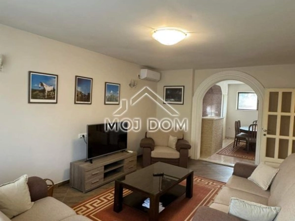 Izdavanje: Jednosoban stan 60 m² – Centar, Podgorica — fotografija 2