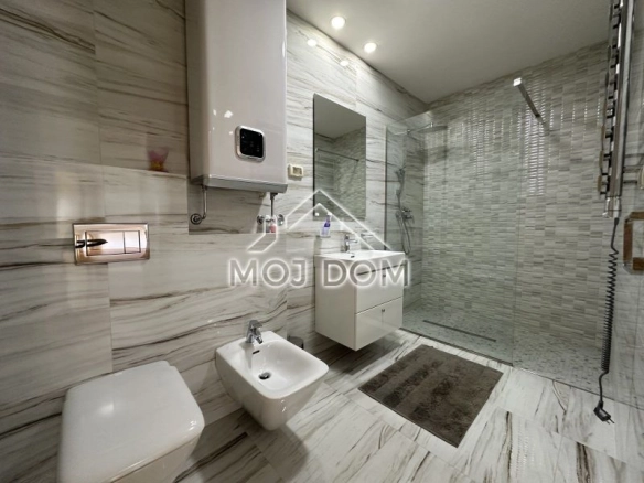 Izdavanje: Trosoban stan 105 m² – Preko Morače, Podgorica — fotografija 16