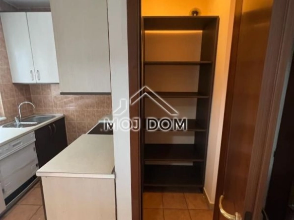 Izdavanje: Trosoban stan 88 m² – Stari aerodrom, Podgorica — fotografija 8