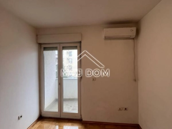 Izdavanje: Trosoban stan 88 m² – Stari aerodrom, Podgorica — fotografija 18