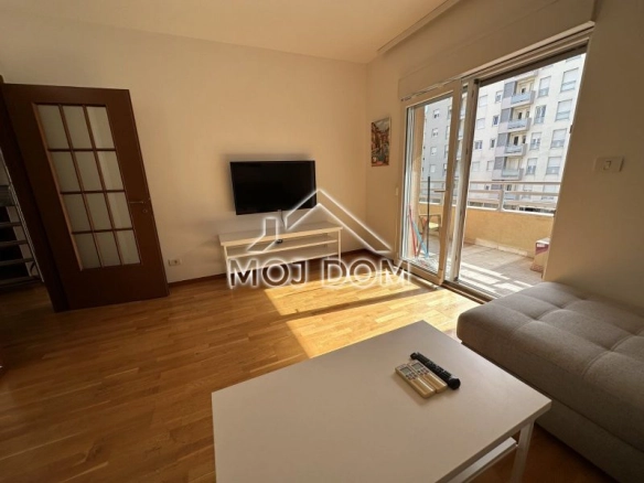 Izdavanje: Jednosoban stan 50 m² – City kvart, Podgorica — fotografija 2