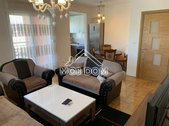Izdavanje: Trosoban stan 87 m² – Stari aerodrom, Podgorica — fotografija 2