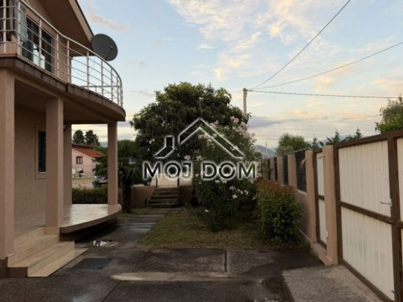 Izdavanje: Kuća 150 m² – Gornja Gorica, Podgorica — fotografija 11