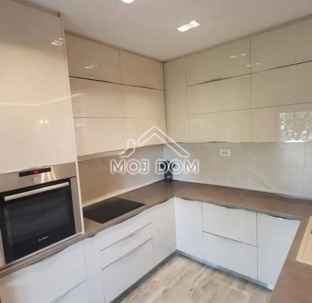 Izdavanje: Kuća 280 m² – Stara Varoš, Podgorica — fotografija 8