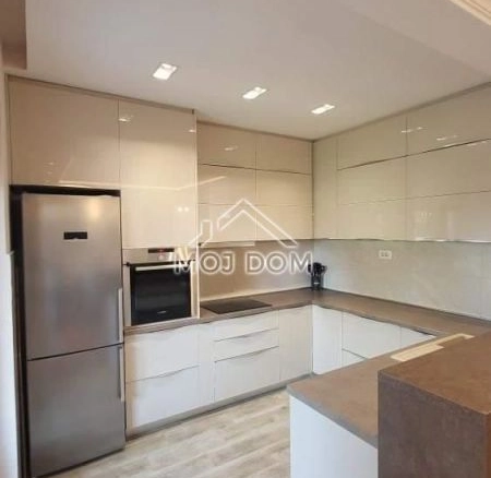 Izdavanje: Kuća 280 m² – Stara Varoš, Podgorica — fotografija 10