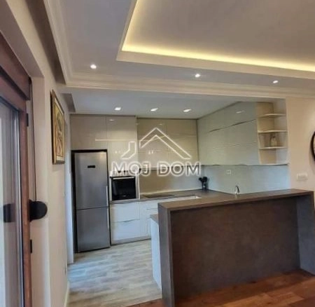Izdavanje: Kuća 280 m² – Stara Varoš, Podgorica — fotografija 11