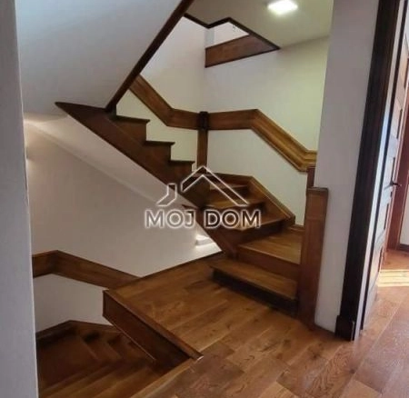 Izdavanje: Kuća 280 m² – Stara Varoš, Podgorica — fotografija 15