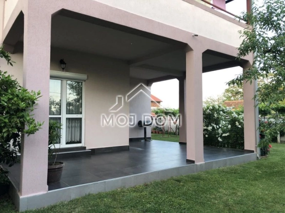Izdavanje: Kuća 300 m² – Kokoti, Podgorica — fotografija 7