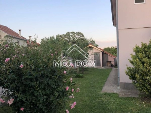 Izdavanje: Kuća 300 m² – Kokoti, Podgorica — fotografija 9