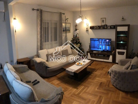 Izdavanje: Kuća 300 m² – Kokoti, Podgorica — fotografija 16