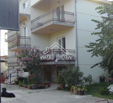 Izdavanje: Kuća 370 m² – Donja Gorica, Podgorica — fotografija 2