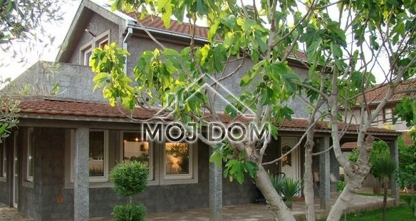 Izdavanje: Kuća 200 m² – Tološi, Podgorica — fotografija 2
