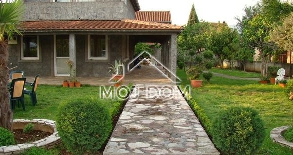 Izdavanje: Kuća 200 m² – Tološi, Podgorica — fotografija 3