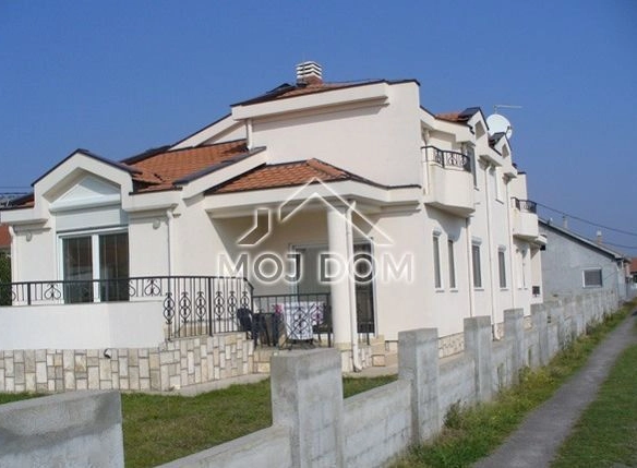 Izdavanje: Kuća 180 m² – Tološi, Podgorica — fotografija 2