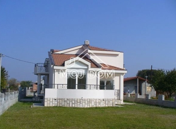 Izdavanje: Kuća 180 m² – Tološi, Podgorica — fotografija 3