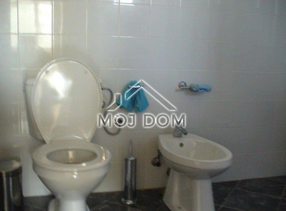 Izdavanje: Kuća 180 m² – Tološi, Podgorica — fotografija 14