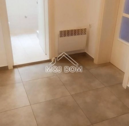 Izdavanje: Dvosoban stan 90 m² – Centar, Podgorica — fotografija 12