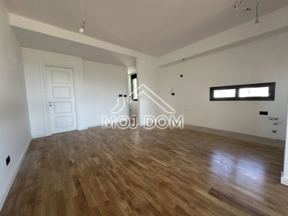 Izdavanje: Trosoban stan 108 m² – City kvart, Podgorica — fotografija 2