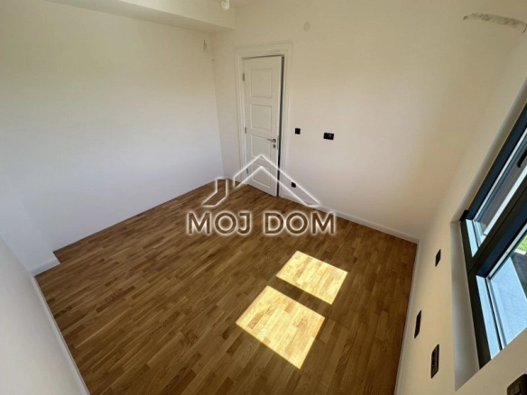 Izdavanje: Trosoban stan 108 m² – City kvart, Podgorica — fotografija 3