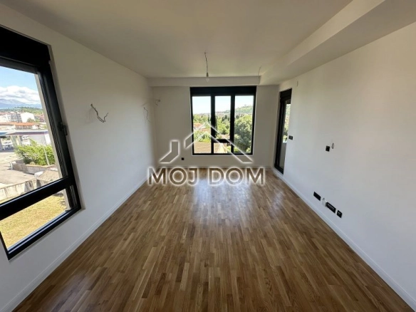 Izdavanje: Trosoban stan 108 m² – City kvart, Podgorica — fotografija 4