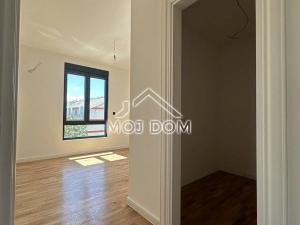 Izdavanje: Trosoban stan 108 m² – City kvart, Podgorica — fotografija 8