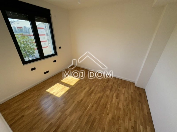 Izdavanje: Trosoban stan 108 m² – City kvart, Podgorica — fotografija 10