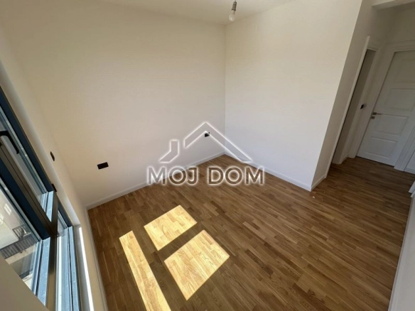 Izdavanje: Trosoban stan 108 m² – City kvart, Podgorica — fotografija 11
