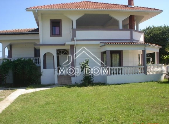 Izdavanje: Kuća 300 m² – Gornja Gorica, Podgorica — fotografija 2