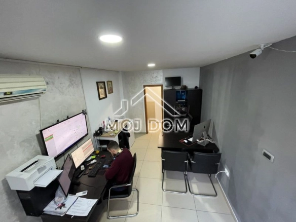 Izdavanje: Poslovni prostor 19 m² – Preko Morače, Podgorica — fotografija 2