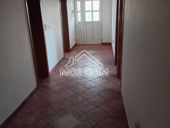 Izdavanje: Poslovni prostor 120 m² – Gornja Gorica, Podgorica — fotografija 2