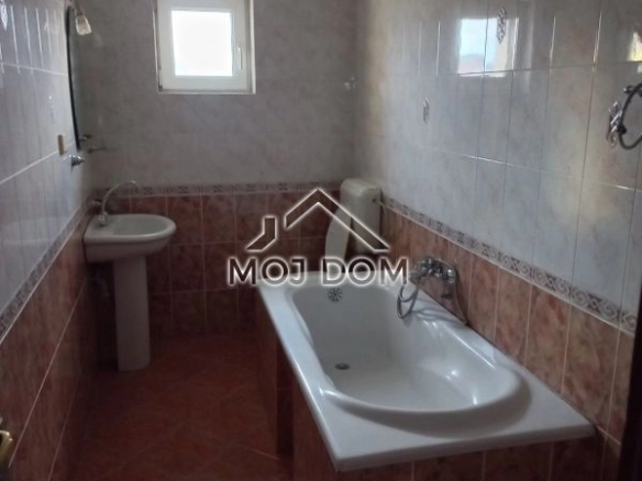 Izdavanje: Poslovni prostor 120 m² – Gornja Gorica, Podgorica — fotografija 12