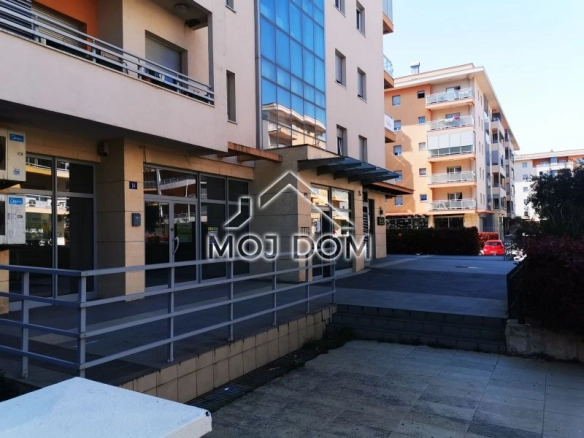 Izdavanje: Poslovni prostor 53 m² – City kvart, Podgorica — fotografija 2