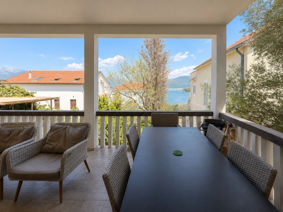Dvosoban stan 80 m² – Tivat — fotografija 2