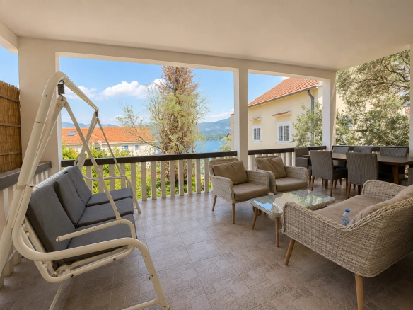 Dvosoban stan 80 m² – Tivat — fotografija 8