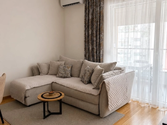 Izdavanje: Jednosoban stan 43 m² – Budva — fotografija 2