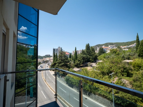 Dvosoban stan 89 m² – Bečići, Budva — fotografija 13