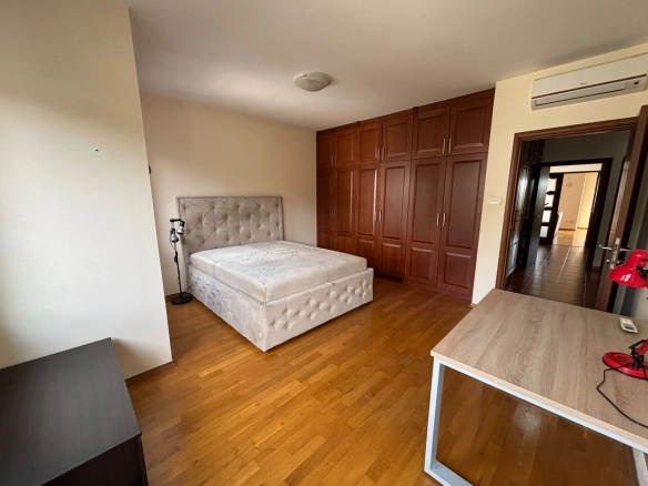 Izdavanje: Trosoban stan 125 m² – Gorica C, Podgorica — fotografija 7