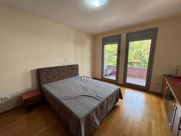 Izdavanje: Trosoban stan 125 m² – Gorica C, Podgorica — fotografija 11