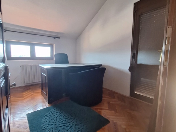 Izdavanje: Kuća 290 m² – Gorica C, Podgorica — fotografija 16